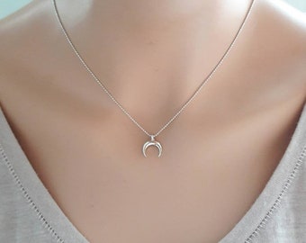 Silver horn necklace,upside down horn choker,silver crescent moon necklace,double horn necklace,silver tusk necklace,simple necklace