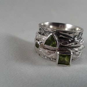 Peridot spinner ring, three ring spinner ring, August spinner ring, August birthstone spinner ring, Peridot three band spinner ring,