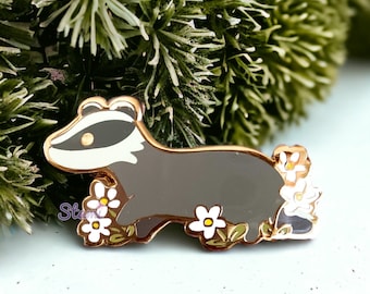 Badger pin | Gold plated | Hard enamel pin | kawaii cute woodland animals collection | Fall Autumn Leaves
