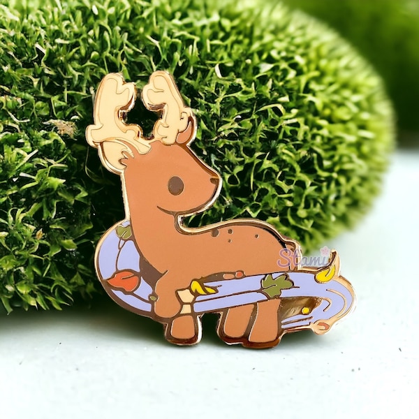 Stag Deer pin | Gold plated | Hard enamel pin | kawaii cute woodland animals collection | Fall Autumn Leaves