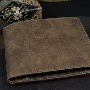 Portafoglio Bifold con Tasca Portamonete Marrone Vera Pelle di Vitello Roma 15 fatto a mano dall'atelier Mansarea - Spagna