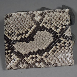 Portafoglio Bifold da uomo con tasca portamonete in vero pitone serpente grigio nero Roma 53 fatto a mano dall'atelier Mansarea - Spagna