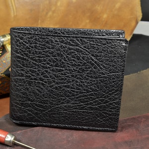 Portafoglio Bifold Uomo Nero Borsa Vera Pelle di Vitello Carabu Modello Roma No. 18 Fatto a Mano da Atelier Mansarea - Spagna