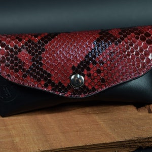 Brilreisetui bordeauxrood Ray-Ban-stijl Echte pythonhuid - lederen combo cadeau voor hem haar vader moeder handgemaakt in Spanje