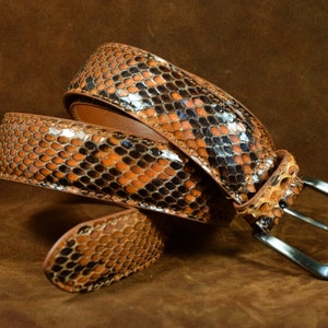Ręcznie robiony pasek ze skóry pytona w kolorze miodowo-brązowym, 35 mm