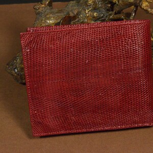 Portafoglio Bifold uomo con tasca portamonete Vera Lucertola Granato Rosso Modello Roma 32 Fatto a mano dall'atelier Mansarea - Spagna