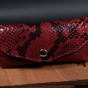 Brilreisetui Burgundy I Ray Ban Style Luxe Echte pythonhuid - Leercombinatiecadeau voor hem, haar vader, moeder, handgemaakt in Spanje