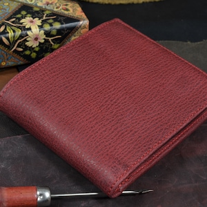 Portafoglio Bifold con Tasca Portamonete Vera Pelle di Vitello Rosso Roma 17 Fatto a Mano da Atelier Mansarea - Spagna