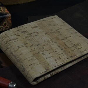Billetero Bifold para hombre Tarjetero Corcho Marrón Auténtico CORK Firenze 6 Hecho a mano por atelier Mansarea - España