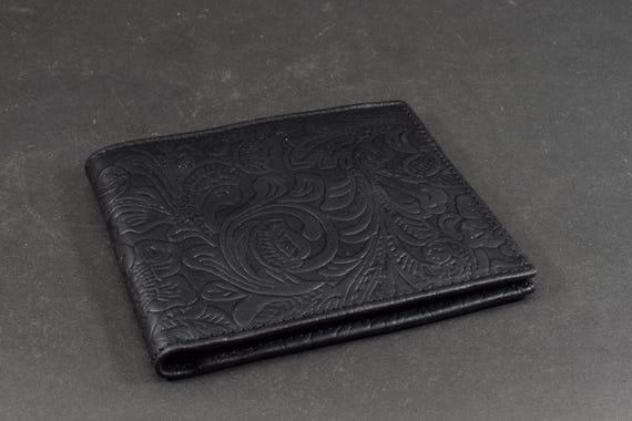 エンボス加工ブラックレザー二つ折り財布：ハンドメイドヒスパノカーフ