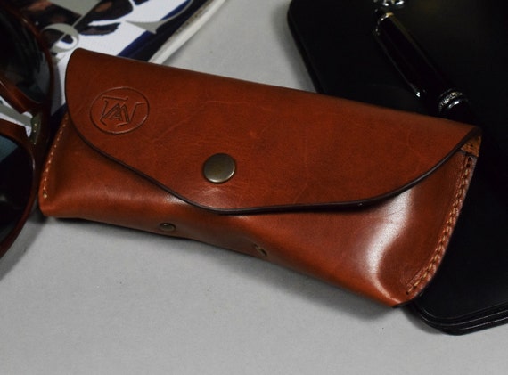 Ray-Ban Brown Leather Sunglasses Case with Button Closure Ray-Ban Brown Faux Leather Sunglasses Case With Button  main image 4
