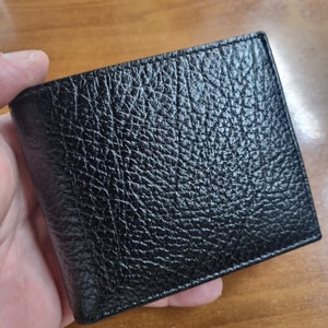 Portafoglio Bifold Uomo Carabu Nero Vera Pelle di Vitello Modello Roma 44 Fatto a Mano da Atelier Mansarea - Spagna