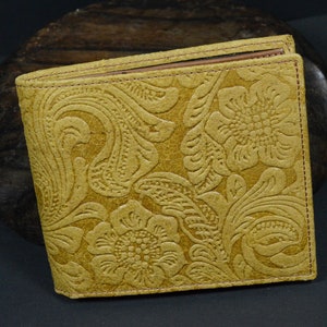 Portafoglio Bifold con Tasca Portamonete per uomo fatto a mano in Vera Pelle di Vitello goffrata Roma 38 Hispano Marrone Chiaro di atelier Mansarea - Spagna