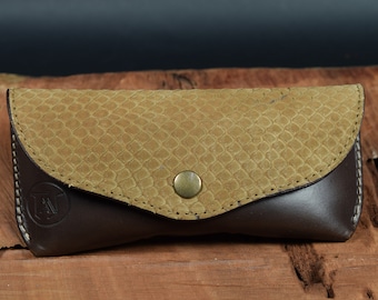 Handgemaakte beige echte pythonnubuck-brillenkoker – leren combinatie