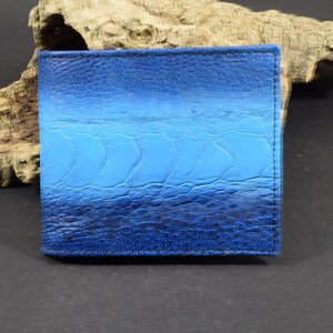 Portefeuille à deux volets pour homme, bleu clair, véritable peau d'autruche, fabriqué à la main par l'atelier Mansarea Roma 53