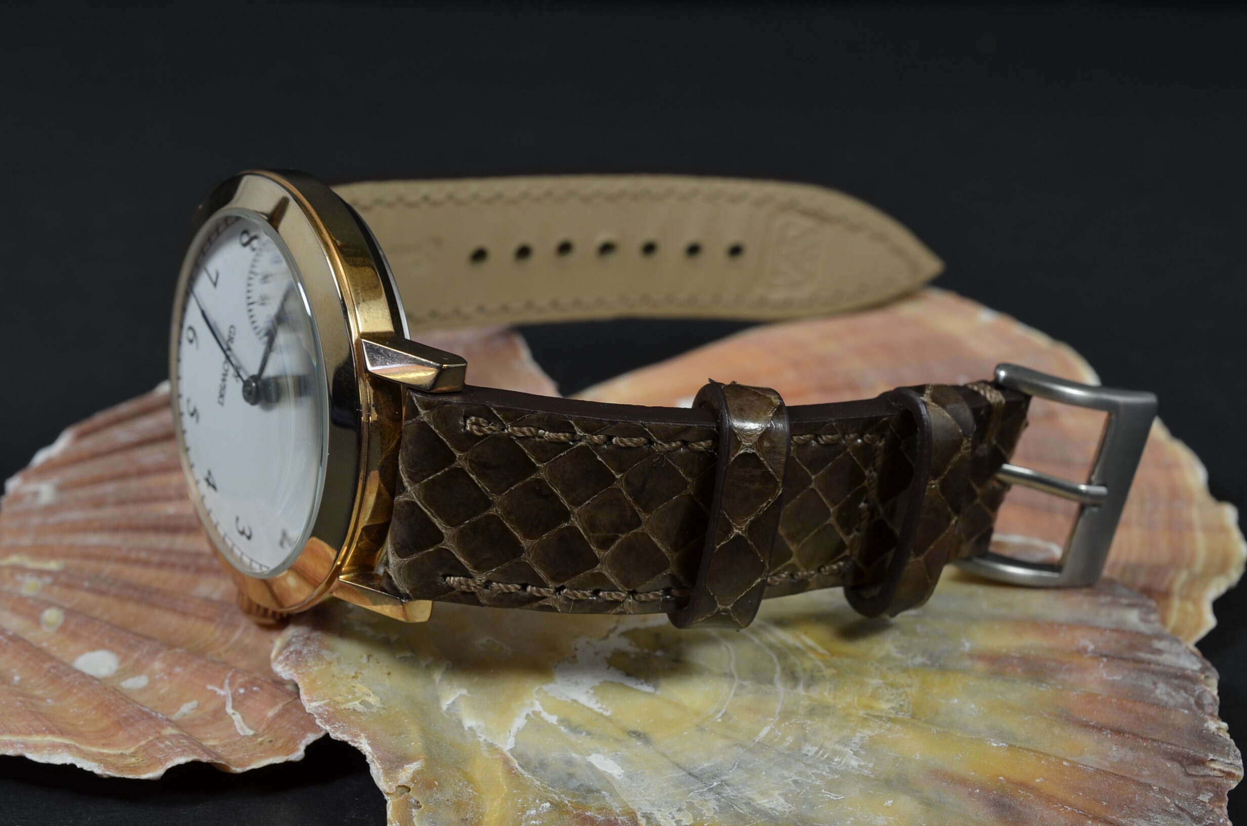 Cinturino per orologio in vera pelle di serpente marino Ayers marrone – 22 20 18 mm, fatto a mano in Spagna - Italia Cinturino per orologio in vera pelle di serpente marino Ayers marrone – 22 20 18 mm, fatto a mano in Spagna - Italia
