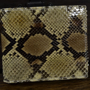 Carteira Bifold com Bolso para Moedas para Homens Pele de Cobra Python Genuína Marrom Areia Roma 30 Feito à Mão pelo Atelier Mansarea - Espanha