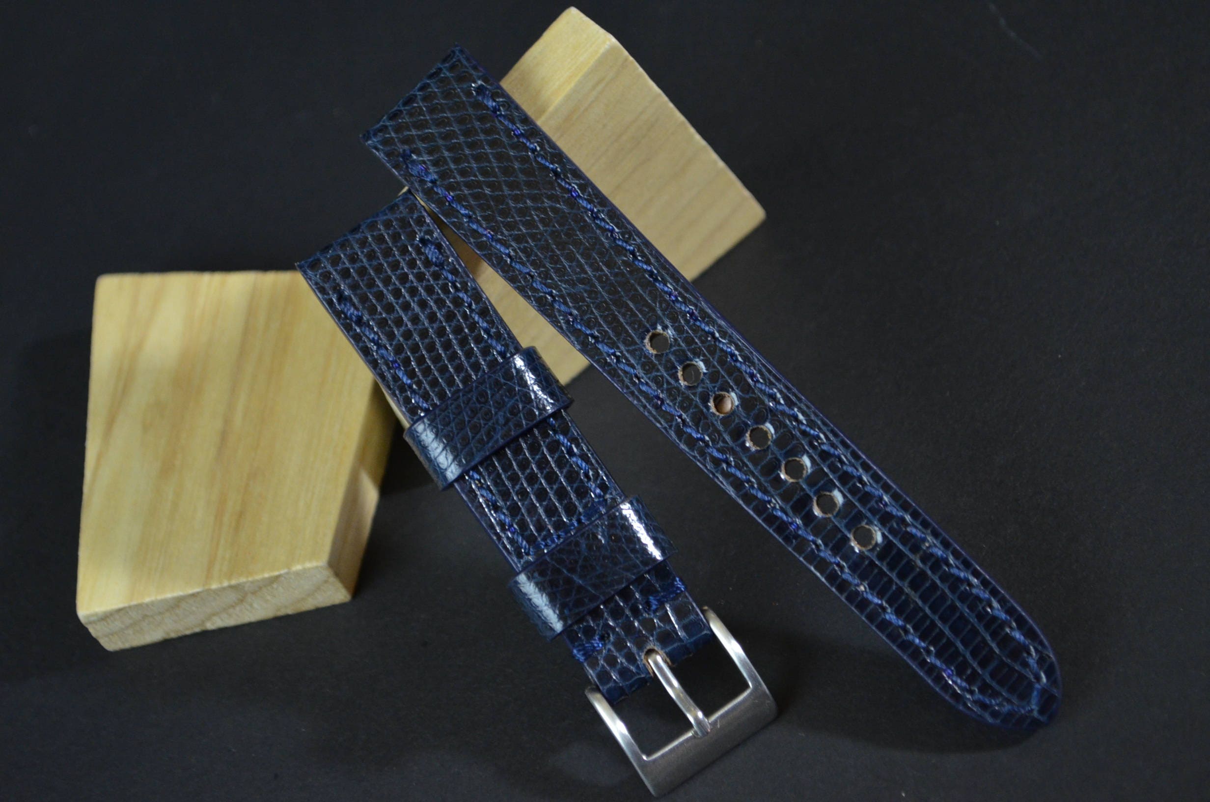 Cinturino Per Orologio 18mm Blu In Vera Pelle Con Goffratura Coccodrillo – Stile Elegante E Intercambiabile