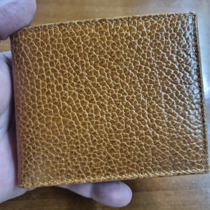 Portafoglio Bifold Uomo Carabu Beige Vera Pelle di Vitello Modello Roma 43 Fatto a Mano da Atelier Mansarea - Spagna