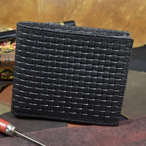 Cartera negra con monedero Bifold para hombre en piel de becerro trenzada auténtica Roma 5 fabricada artesanalmente por Atelier Mansarea - España