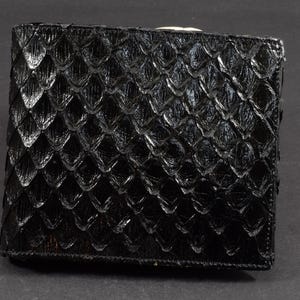 Portafoglio Bifold Uomo con Tasca Portamonete Nero Lucido Vera Pelle di Pitone Squame Grandi Modello Roma 83 Fatto a Mano in Spagna da Leather Atelier Mansarea