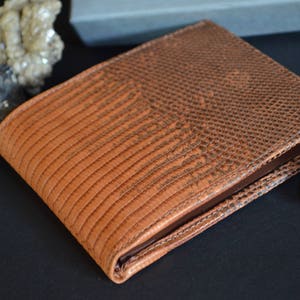 Portafoglio Bifold con Tasca Portamonete Marrone Cammello Vintage Vera Pelle di Lucertola Roma 33 Fatto a Mano da Mansarea in Spagna