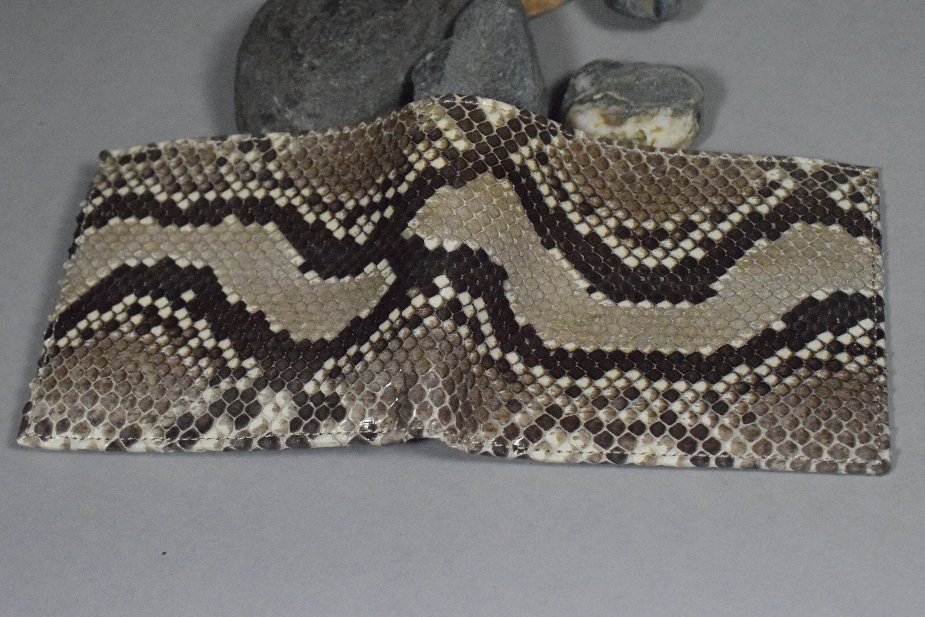 Portafoglio Uomo Bifold In Pelle Di Serpente Originale – Fatto A Mano – Colore Naturale