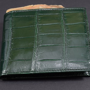 Carteira masculina dobrável Verde Brilhante feita à mão com pele de Jacaré genuína pelo atelier Mansarea em Ubrique - Espanha Modelo Roma - 28