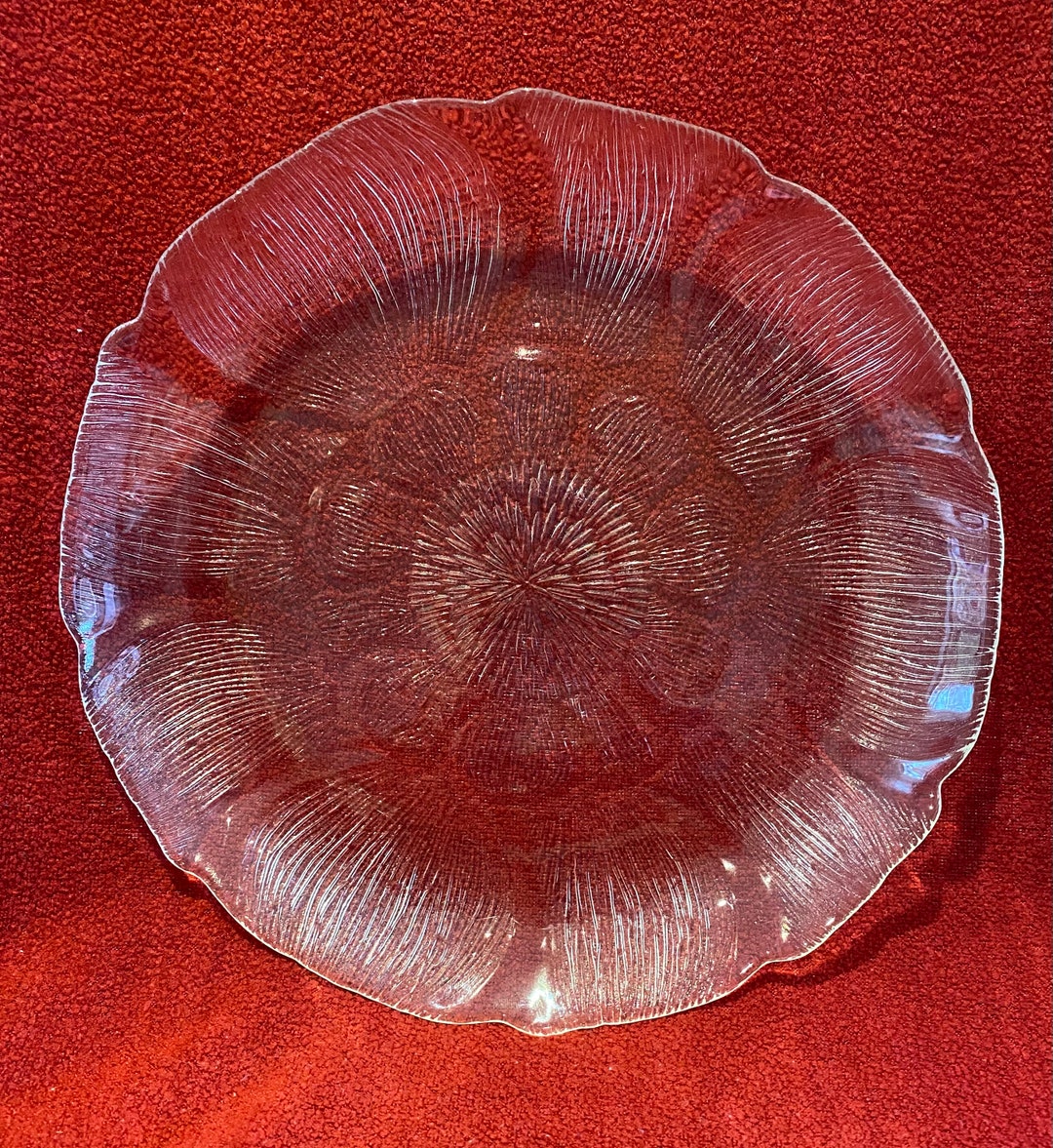 Arcoroc Fleur Pressed Clear Glass Dinner Plate. Verrerie Cristallerie D