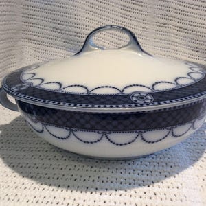 Grimwades Alton Blue Gemüseterrine mit 20 cm Durchmesser um 1930