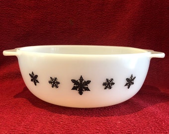 Pyrex JAJ Snowflake Gaiety 2 pint Easy Grip Casserole Dish circa 1960 #506 No Lid