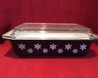 Pyrex JAJ Gaiety Black Snowflake Oblong 3 pint Space Saver Casserole Dish circa 1958