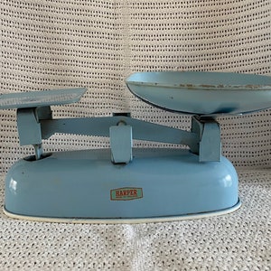 Living Nostalgia Antique Cream Mechanical Scales