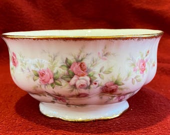 Azucarero Paragon Victoriana Rose de porcelana china: borde dorado, década de 1960