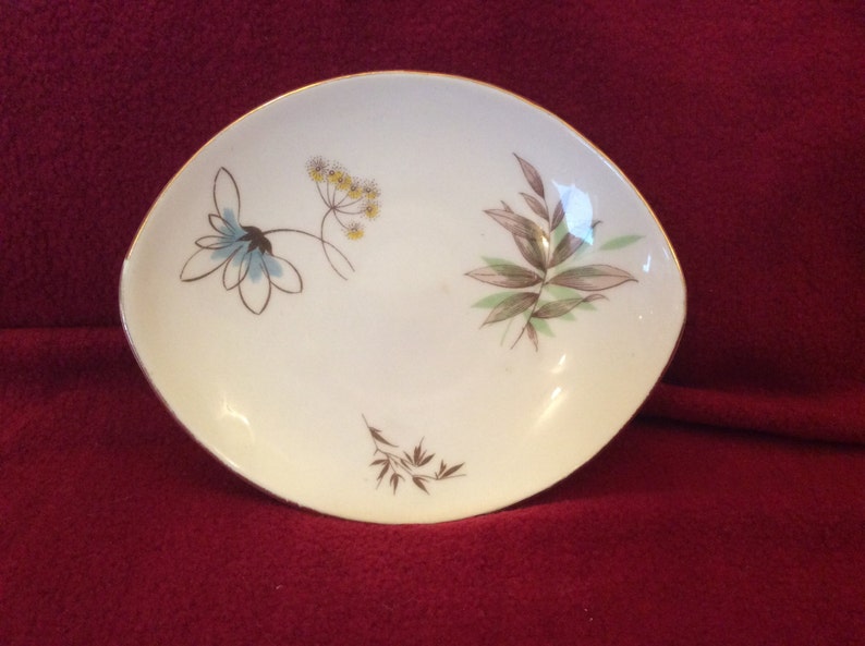 Adderley Florial Oval dish 10.5cm x 12.5cm image 1