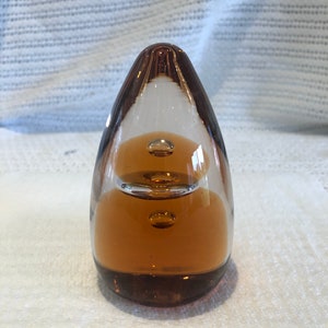 Wedgwood Amber Glass Teardrop Pisapapeles por Ronald Stennett-Willson Patrón No. RSW11 circa 1970 94mm de altura