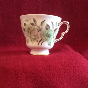 Colclough Sedgley 8648 Tea Cup and Saucer Duo image 2