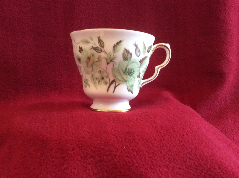 Colclough Sedgley 8648 Tea Cup and Saucer Duo image 2