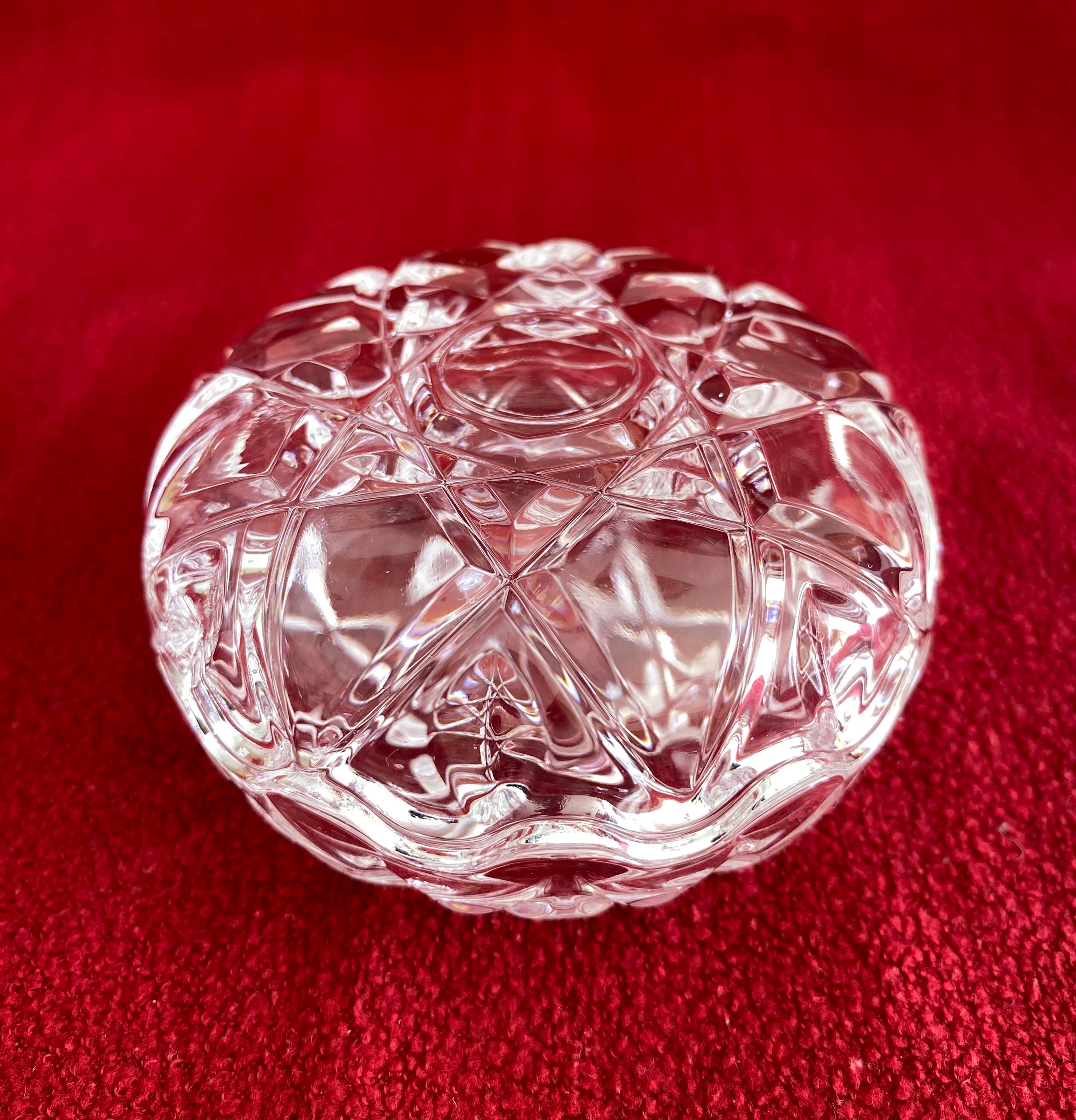 RCR Royal Crystal Rock Clam Rim Lidded Crystal Trinket Box. 24