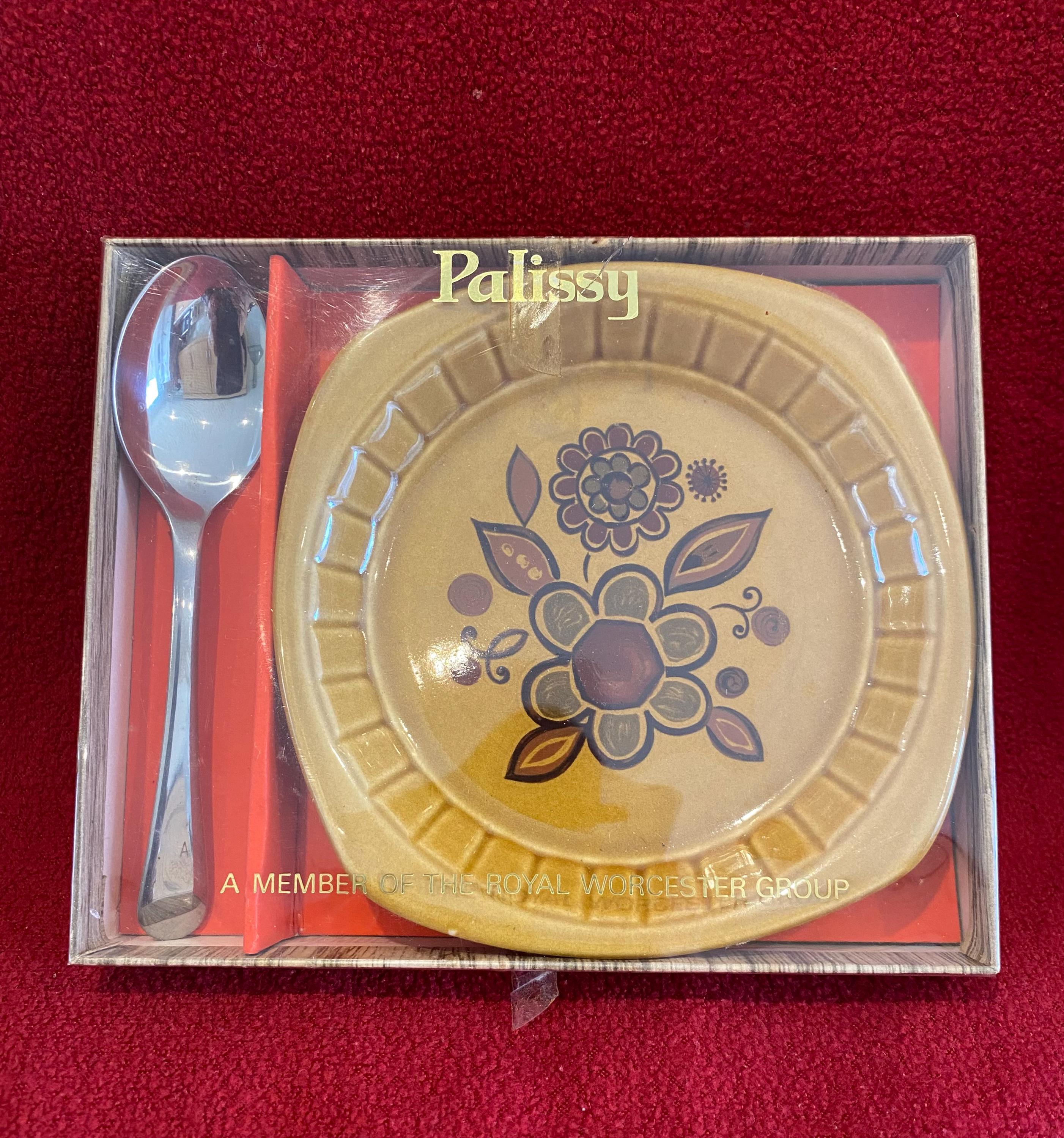 Boxed Palissy Royal Worcester Group Sierra Pattern Ceramic