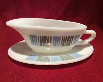 Pyrex JAJ Matchmaker Gravy Boat and Saucer circa 1960