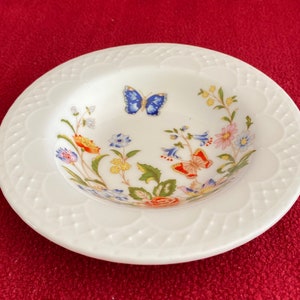Aynsley Cottage Garden Fine Bone China trinket or pin dish with Flora Design. 1980&#39;s
