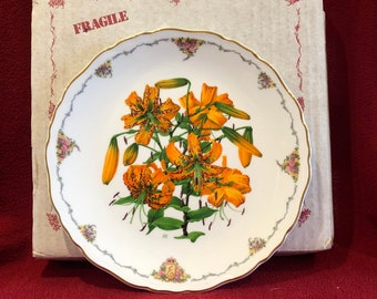 Royal Albert Tiger Lily Plate by Sara Anne Schofield The Queen Mother's Favourite Flowers. Bradex No: 26-R64-1.5