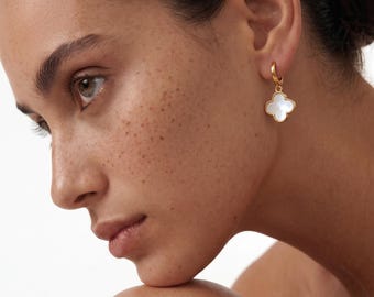 Kleeblatt-Ohrringe aus Perlmutt, 18 Karat vergoldet, zierlicher, minimalistischer Schmuck, Geschenk für Sie