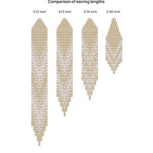 以下が含まれることがあります： Comparison of earring lengthsとラベルされた、長さ別に並べられた4つのビーズイヤリング。長さは13cm、10.5cm、9.5cm、6.5cmです。各イヤリングは、ベージュと白のビーズを交互に配置した幾何学的な模様で、先端が尖った形状をしています。