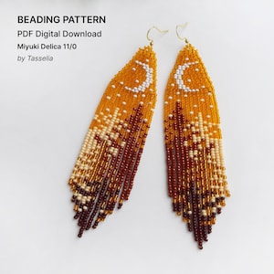 Pode incluir: Um par de brincos de missangas longos e cónicos com um design de lua crescente e paisagem florestal em tons de âmbar, creme e castanho escuro. O texto BEADING PATTERN PDF Digital Download Miyuki Delica 11/0 by Tasselia é visível.