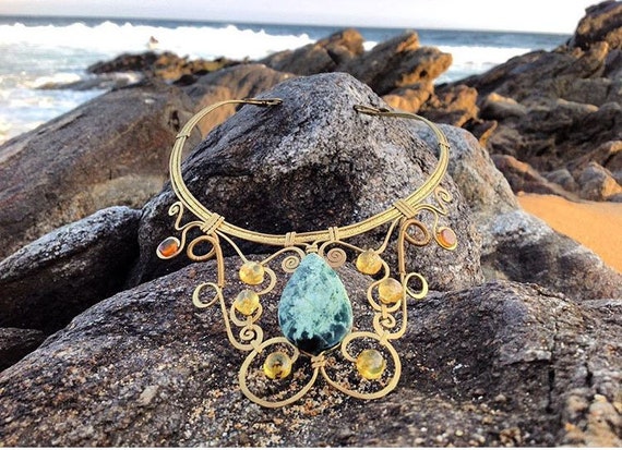 Amber rock necklace deals