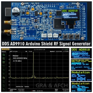 Könnte beinhalten: Ein blaues Arduino-Shield mit einem DDS AD9910 RF-Signalgenerator. Das Shield verfügt über ein kleines OLED-Display, das die Frequenz, Amplitude und den Modulationsmodus anzeigt. Das Shield ist mit einem Spektrumanalysator verbunden, der ein Signal bei 200 MHz zeigt.