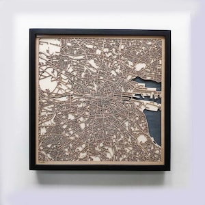 Houten kaart van Dublin - cadeau 5e verjaardag - aangepaste houten kaart lasergesneden ingelijste kaarten muurkunst - verlovingscadeau bruiloft voor stel