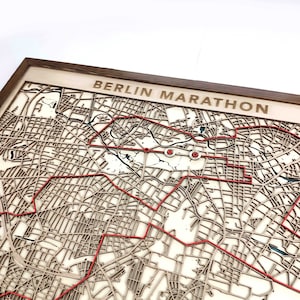 Berlin Marathon Holzkarte - 3D Laser Cut Holzkarte